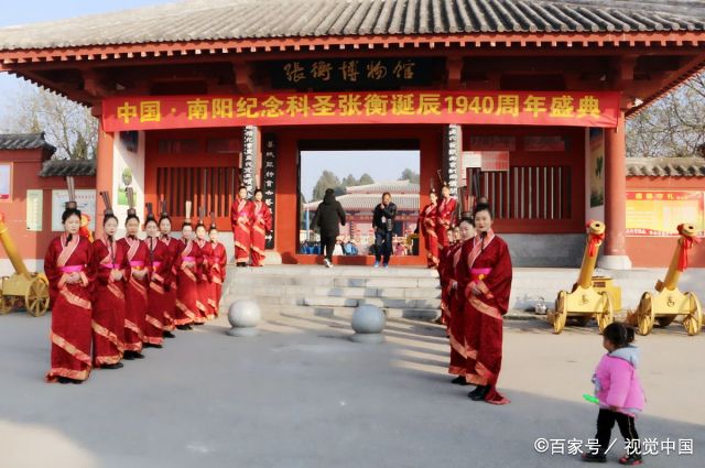 为了纪念科圣张衡,在河南南阳还建有张衡博物馆,张衡和地动仪长期存在